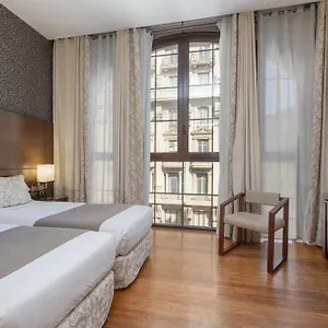 4* מלון Colonial